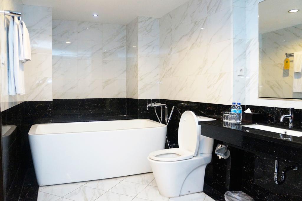 Orchardz Hotel Ayani Понтианак Экстерьер фото