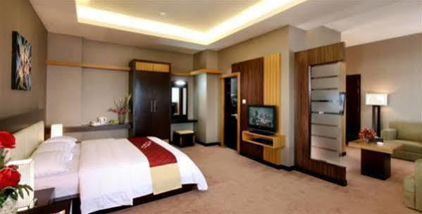 Orchardz Hotel Ayani Понтианак Экстерьер фото