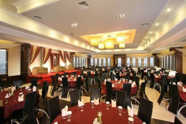 Orchardz Hotel Ayani Понтианак Экстерьер фото