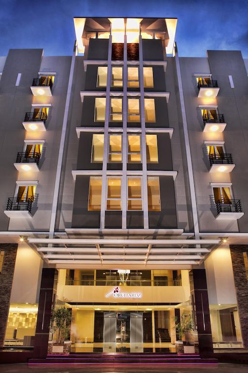 Orchardz Hotel Ayani Понтианак Экстерьер фото