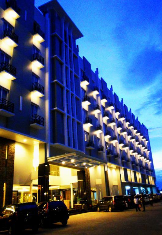 Orchardz Hotel Ayani Понтианак Экстерьер фото